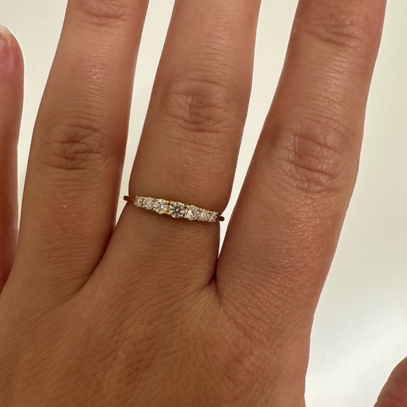 14k Yellow Gold Graduated Diamond Ring - size 7 - Picture 2 of 6